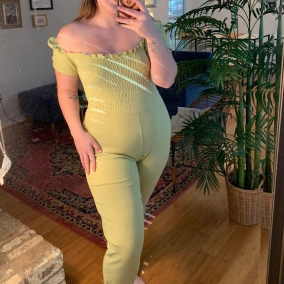 Lisa says gah lime green/ chartreuse medium jumpsuit! - Picture 4 of 4